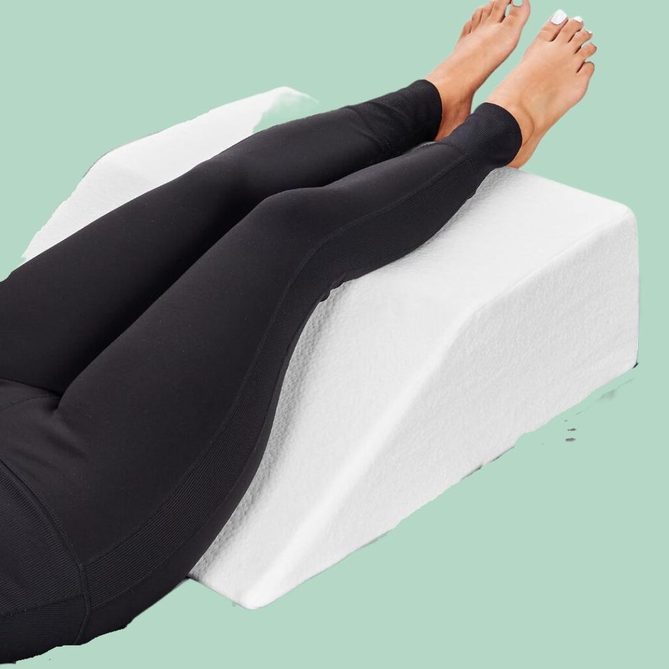 The Best Wedge Pillow For Back Pain, Physician Advice - Elite Rest