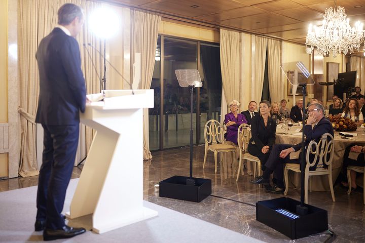 Ο πρωθυπουργός κατά την ομιλία του, στο δείπνο που παρέθεσε ο Διοικητής της Τράπεζας της Ελλάδος, Γιάννης Στουρνάρας
