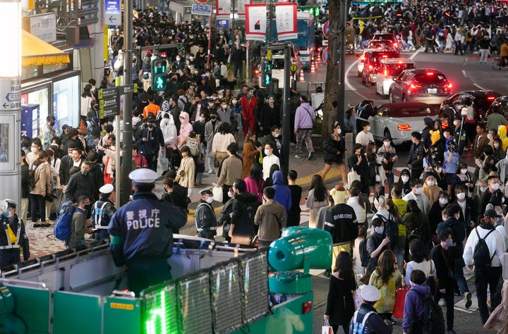 ハロウィーン・混雑する渋谷＝2022年10月30日