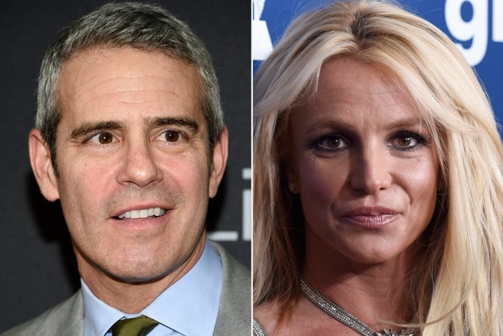 Cohen se lembrou de um bolo sendo entregue para Spears um mês depois de seu aniversário real.