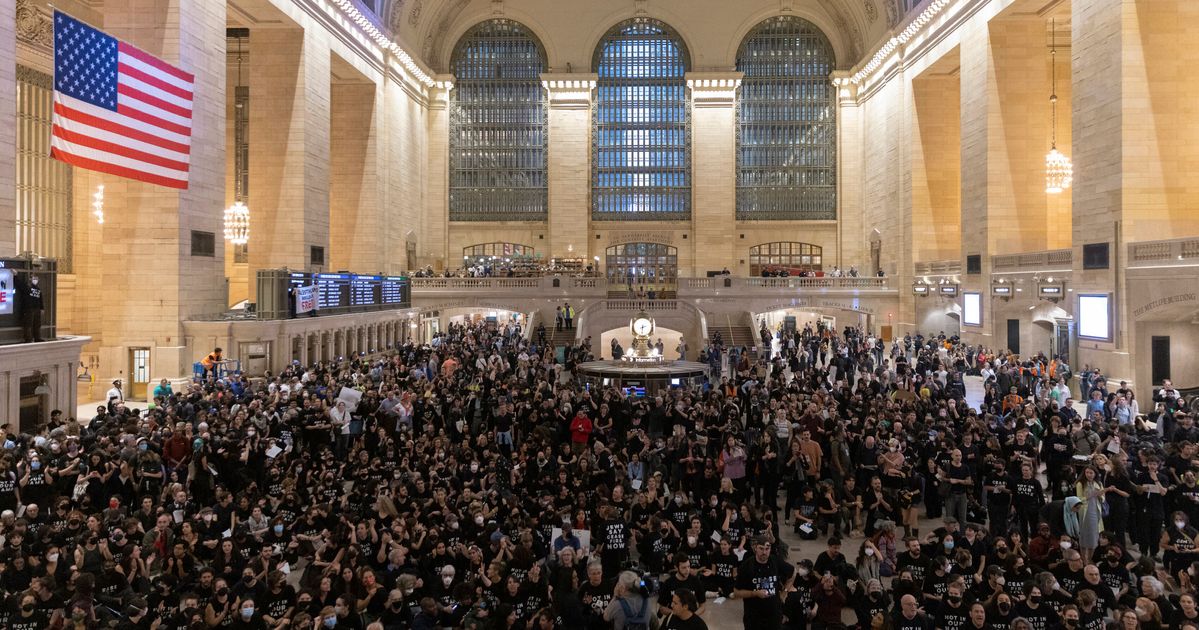 NYC Protesters Pour Into Grand Central To Demand Israeli Cease-Fire