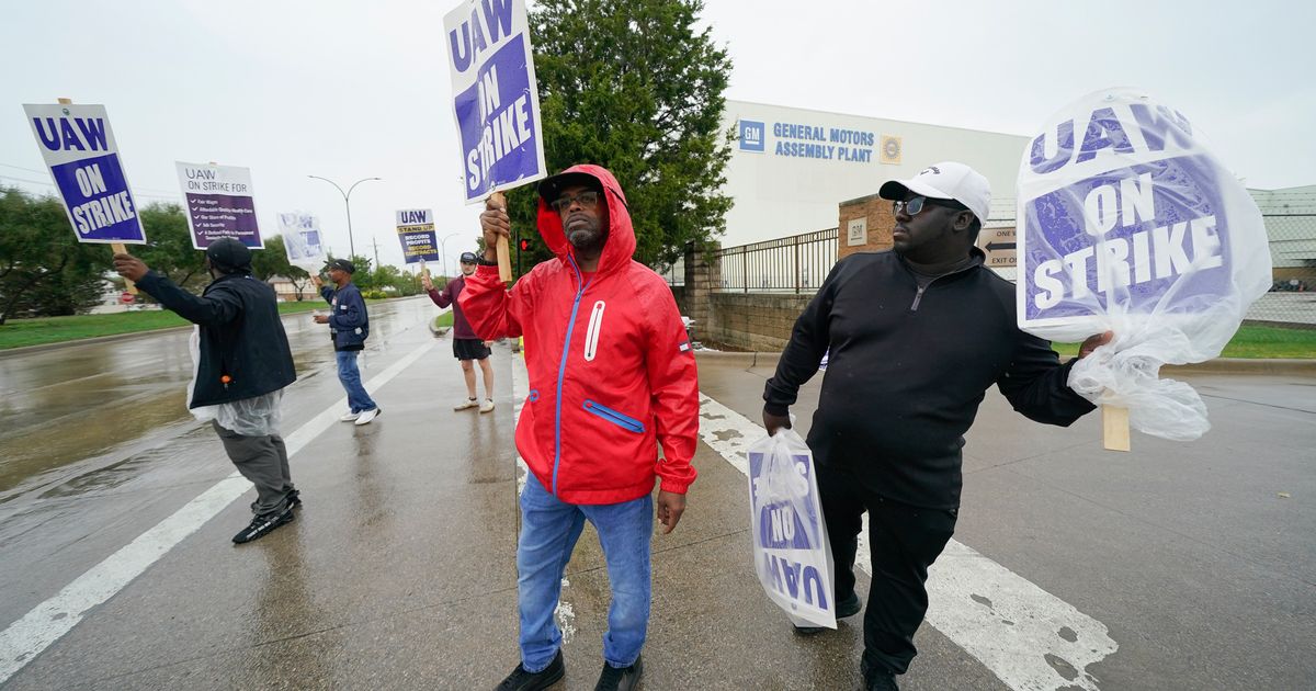 Auto Workers And Stellantis Reach Tentative Contract Deal That Follows Model Set By Ford