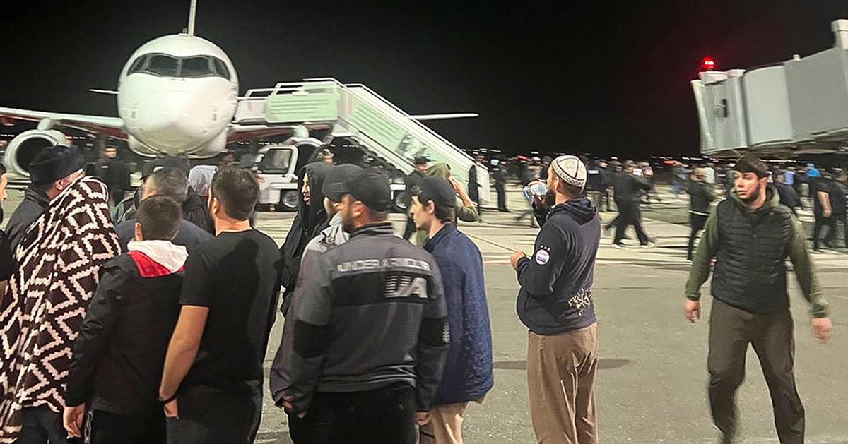 Hundreds Storm Russian Airport In Antisemitic Riot After Plane Arrives From Tel Aviv