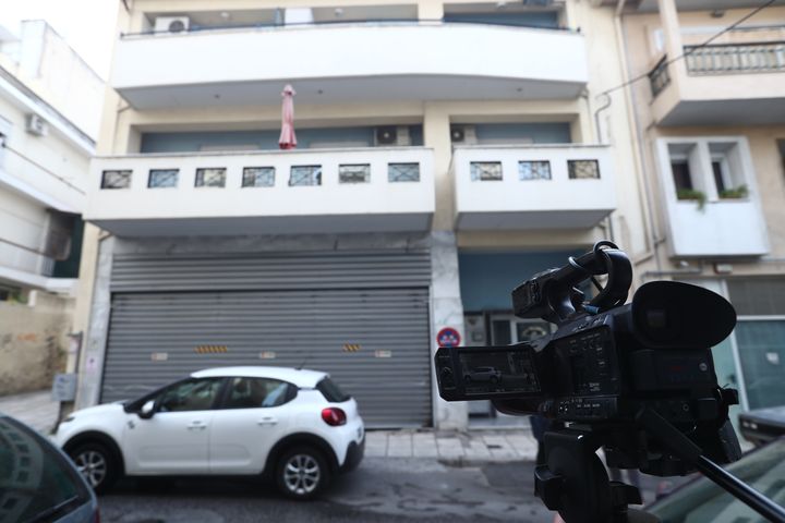 Το σπίτι της 42χρονης μέσα στο οποίο τη δολοφόνησε ο 69χρονος πατέρας της στις Συκιές, Θεσσαλονίκη (25/10/2023)