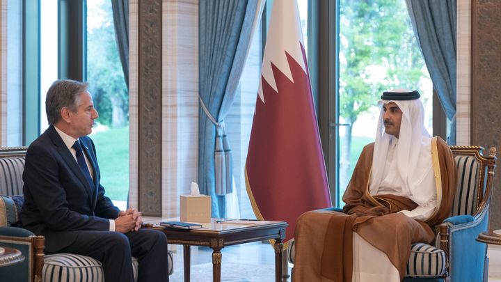 Η επίσκεψη του Αμερικανού ΥΠΕΞ στο Κατάρ μετά την σύγκρουση Ισραήλ -Χαμάς και η συνάντηση με τον Σεΐχη Ταμίμ μπιν Χαμάντ Αλ Θάνι.