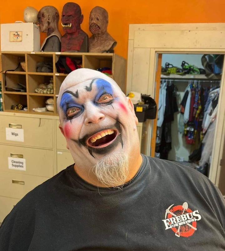 Jon Hicks prepares for his role as Captain Spaulding from the "House of 1000 Corpses" movies.