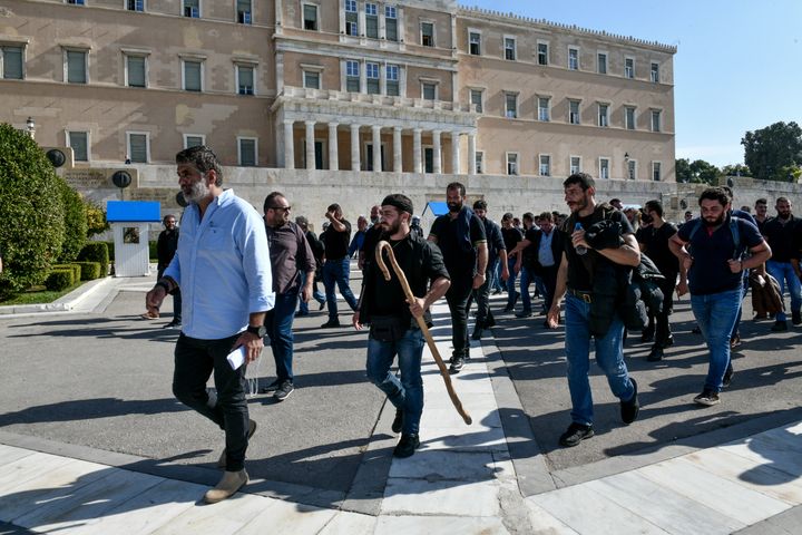 Διαμαρτυρία αγροτοκτηνοτρόφων από την Κρήτη έξω από το υπουργείο Αγροτικής Ανάπτυξης και Τροφίμων, και συγκέντρωση στο Σύνταγμα. Παρασκευή 5 Νοεμβρίου 2021. Οι αγρότες και κτηνοτρόφοι, αντιδρούν στις περικοπές των επιδοτήσεων, στην κατάρτιση των δασικών χαρτών, αλλά και στο κόστος παραγωγής. (ΤΑΤΙΑΝΑ ΜΠΟΛΑΡΗ/EUROKINISSI)