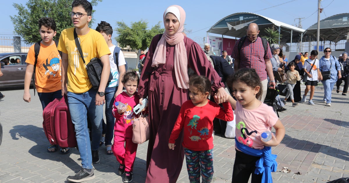 After Weeks In Besieged Gaza, Some Foreign Nationals And Wounded Palestinians Are Allowed To Leave - Vimarsana News