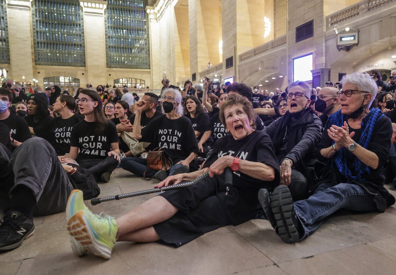 Huge pro-Palestine protest shuts down New York's Grand Central station