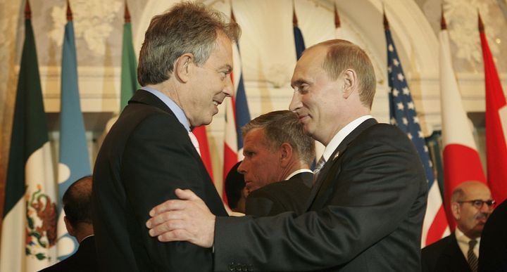 Βλάντιμιρ Πούτιν και Τόνι Μπλέρ τις καλές εποχές της δεκαετίας του 2000 - 2010.