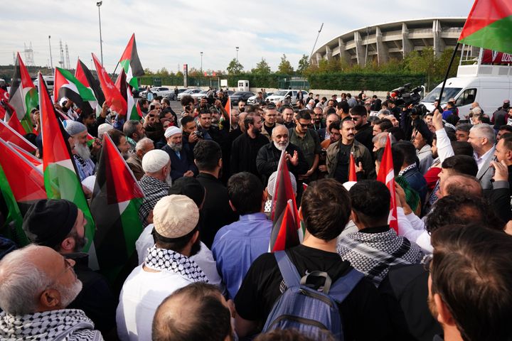 Η "αυτοκινητοπομπή για την ελευθερία της Παλαιστίνης", η οποία σχηματίστηκε υπό την ηγεσία του Ιδρύματος Ανθρωπιστικών Δικαιωμάτων και Ελευθεριών (IHH) για την υποστήριξη της Παλαιστίνης, ξεκίνησε από την Κωνσταντινούπολη για να πάει στη βάση Ιντσιρλίκ στα Άδανα στις 3 Νοεμβρίου 2023 στην Κωνσταντινούπολη της Τουρκίας