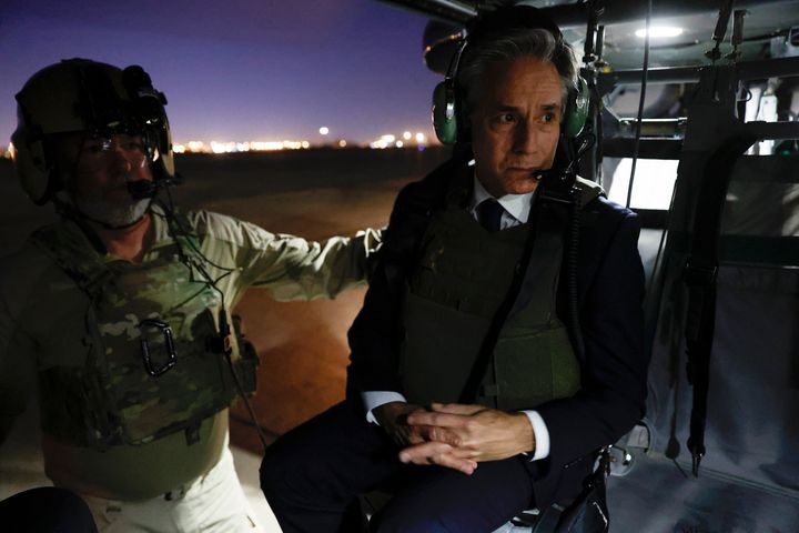 Ο υπουργός Εξωτερικών των ΗΠΑ Antony Blinken αναχωρεί από τη Διεθνή Ζώνη με ελικόπτερο μετά τη συνάντηση με τον Ιρακινό πρωθυπουργό Mohammed Shia al-Sudani στη Βαγδάτη, Ιράκ, Κυριακή 5 Νοεμβρίου 2023.