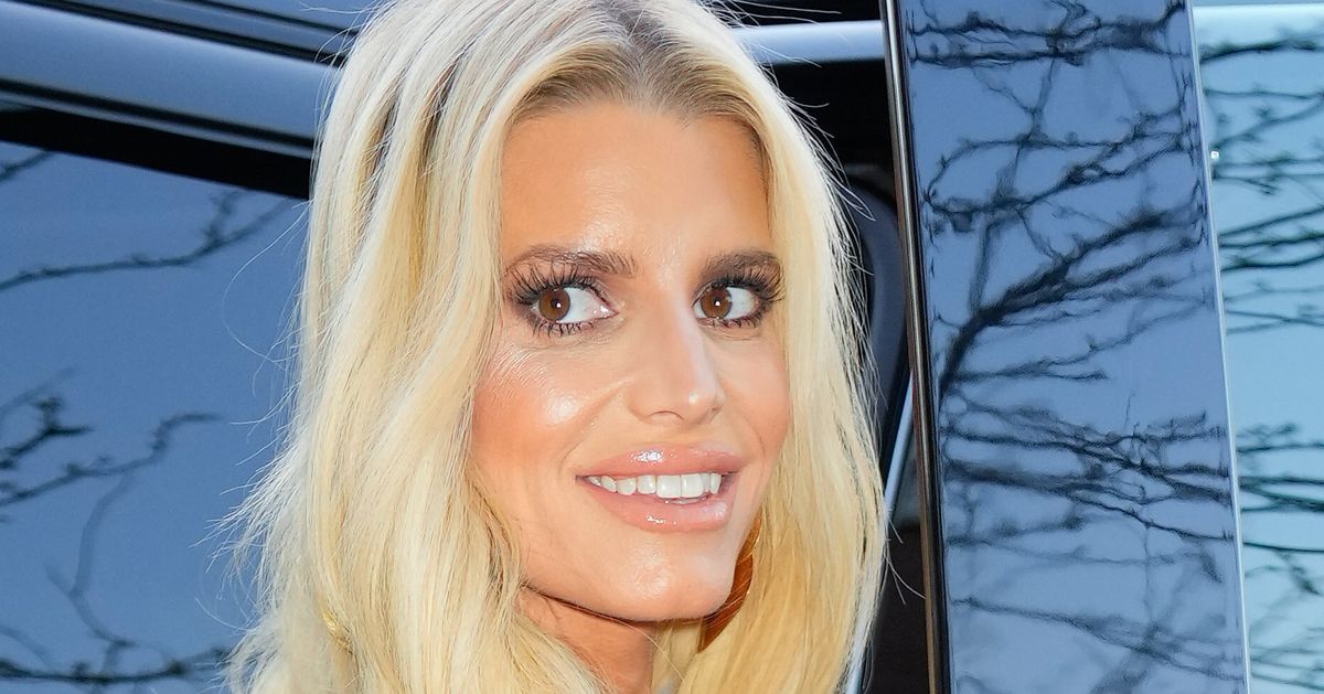Jessica Simpson Illustrates 6 Years Of Sobriety With Old Photo