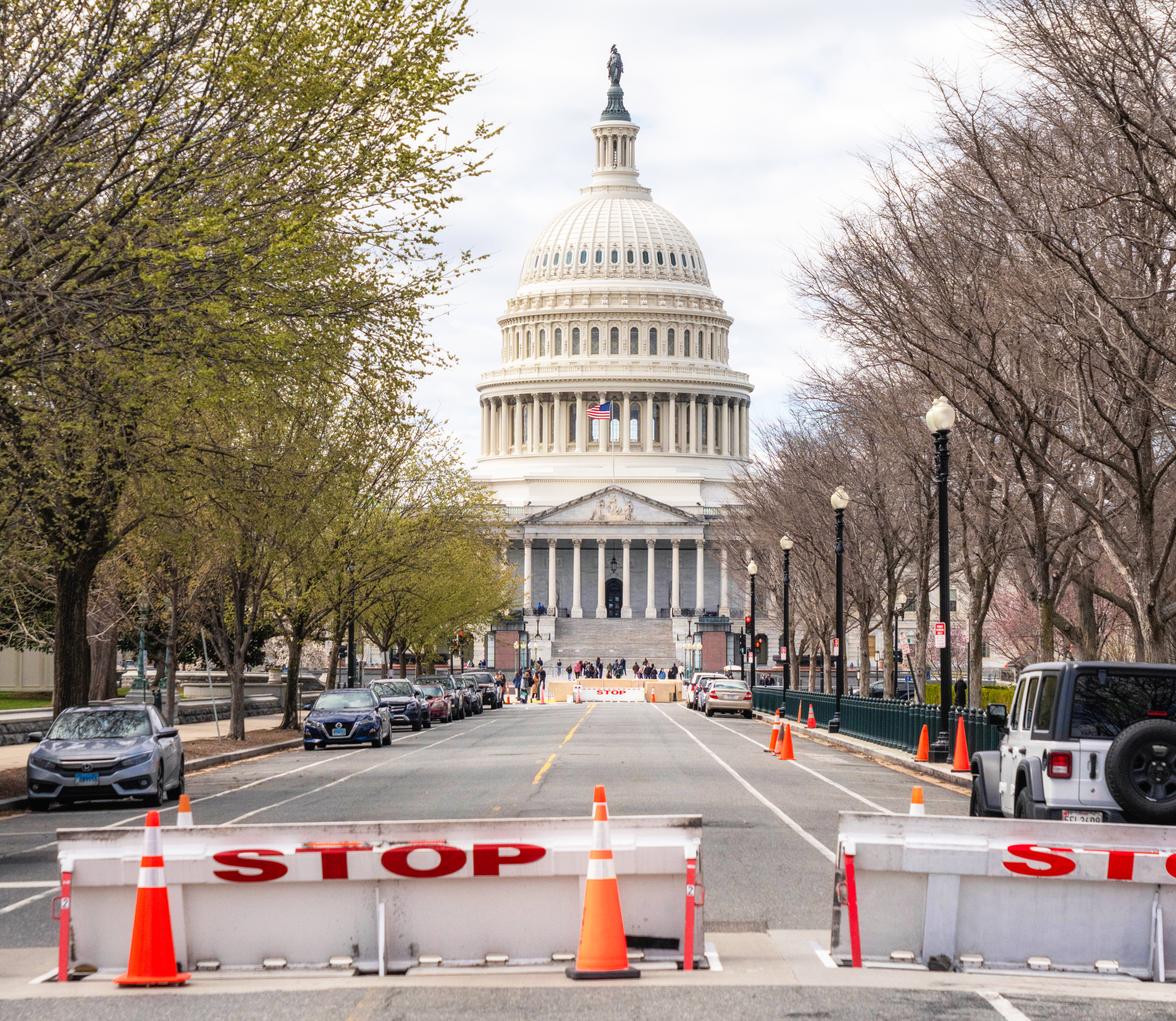 Police Arrest Man Carrying Gun Near U.S. Capitol | HuffPost Latest News