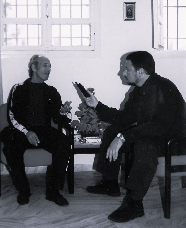 Με τον Ακη Πάνου στις φυλακές Κομοτηνής την δεκαετία του 1990. 