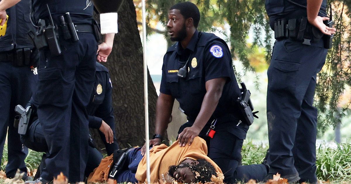 Police Arrest Man Carrying Rifle Close to U.S. Capitol