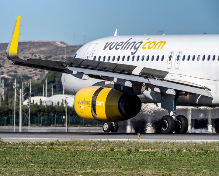 ALICANTE-ELCHE MIGUEL HERNANDEZ AIRPORT, SPAIN - JANUARY 6, 2022: Airbus A320 of the airline Vueling landing, Alicante-Elche Miguel Hernández Airport, Alicante province, Valencian Community, Spain. Europe.