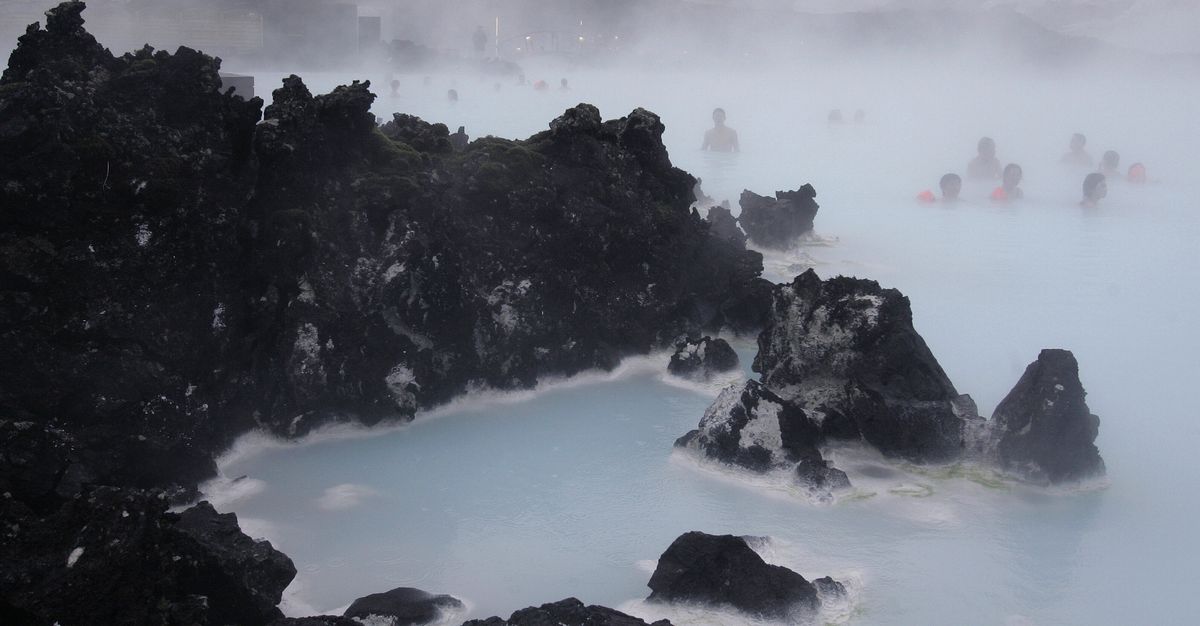 L’Islande évacue sa ville alors que le volcan menace d’entrer en éruption