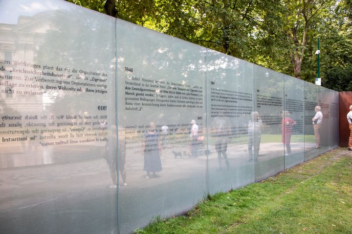  Βερολίνο Μνημείο αφιερωμένο στους Ρομά που έχασαν τη ζωή τους από τους ναζί