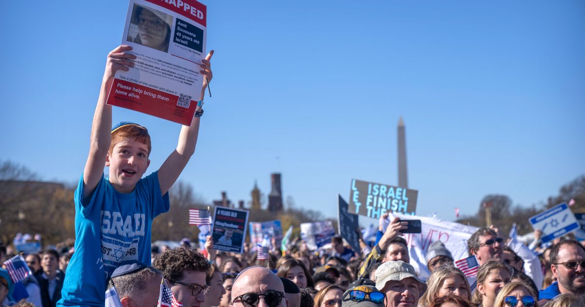 Tens Of Thousands Of Supporters Of Israel Rally In Washington Crying Never Again Huffpost 