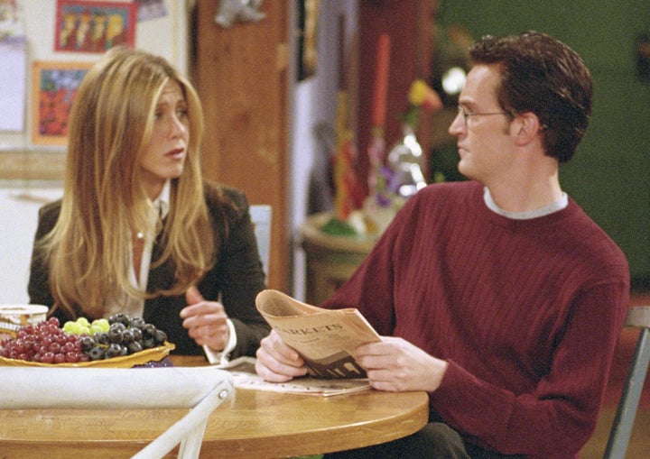 Jennifer Aniston as Rachel Green, Matthew Perry as Chandler Bing in Friends