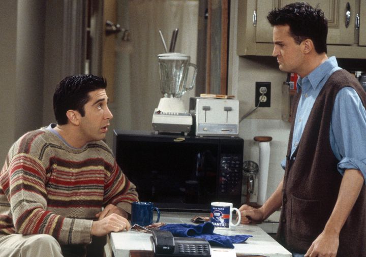 David Schwimmer as Ross Geller and Matthew Perry as Chandler Bing in Friends