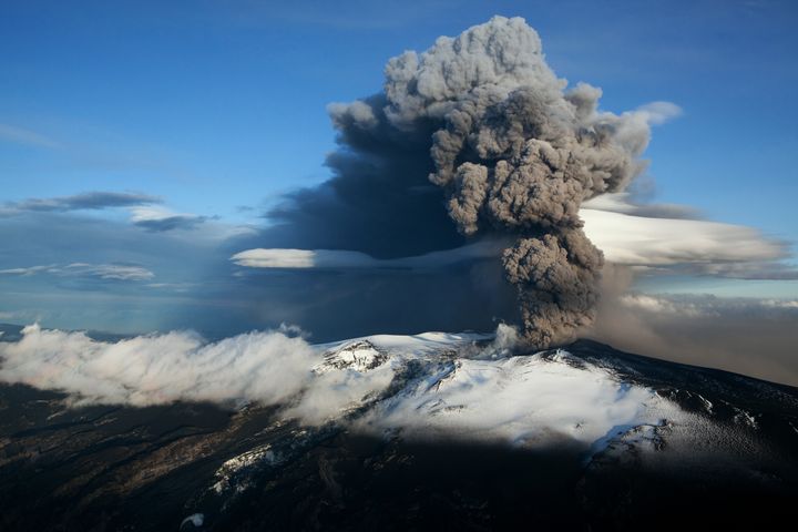 Une éruption du volcan Eyjafjallajokull en 2010 a provoqué de nombreuses perturbations dans le transport aérien.  Les responsables ont déclaré qu'ils ne s'attendaient pas à ce que cela se reproduise, mais ont déclaré que l'activité volcanique était imprévisible.