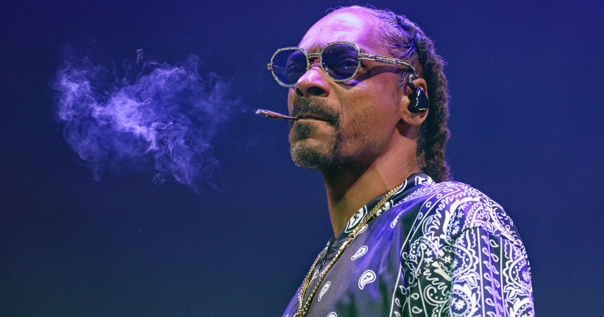 Social Media Reacts To Snoop Dogg Saying He’s Done Smoking Weed Social Media Reacts To Snoop Dogg Saying He’s Done Smoking Weed