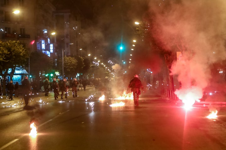 Επεισόδια στη πορεία για την 50η επέτειο από την εξέγερση του Πολυτεχνείου στην Θεσσαλονίκη, Παρασκευή 17 Νοεμβρίου 2023. (ΒΑΣΙΛΗΣ ΒΕΡΒΕΡΙΔΗΣ/ΜΟΤΙΟΝΤΕΑΜ)