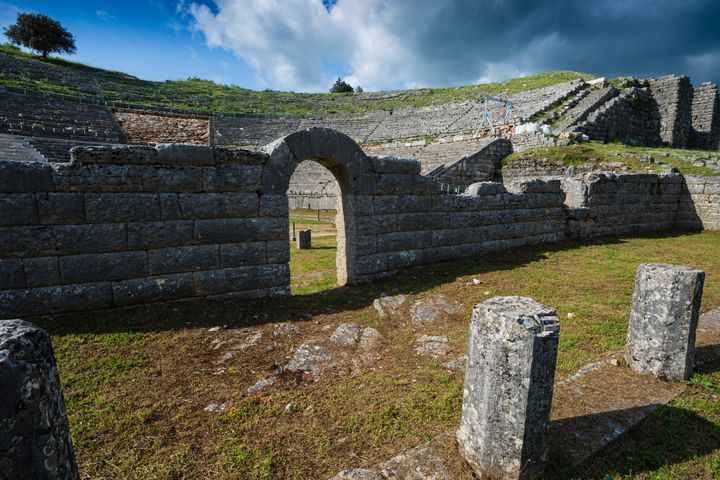Το αμφιθέατρο της Δωδώνης, Η μαντείο της Δωδώνης θεωρείται το αρχαιότερο στην Ελλάδα. 