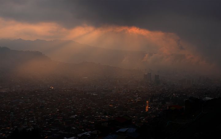 Η πόλη Λα Πας πνίγεται από πυκνούς καπνούς εξαιτίας δασικών πυρκαγιών, (Φωτογραφία από: 27/9/2023)