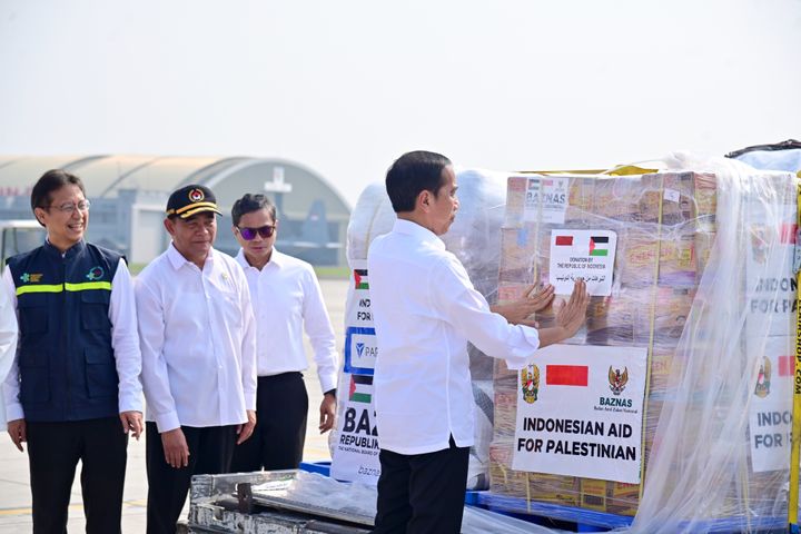 Indonesian President Joko Widodo (right) inspects humanitarian aid provided by the Indonesian government to the Palestinian people before departing Monday from Jakarta, Indonesia.