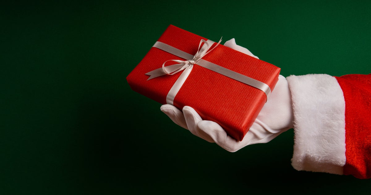The Rudest Things You Can Do When Taking Part In A Secret Santa - Vimarsana News