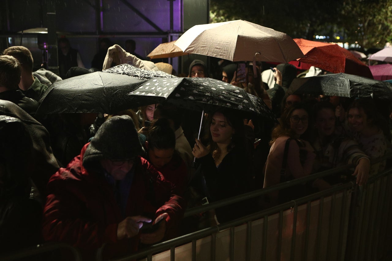 Τελετή φωταγώγησης του Χριστουγεννιάτικου Δέντρου στην πλατεία Συντάγματος, παρουσία του δημάρχου Αθηναίων Κώστα Μπακογιάννη, Πέμπτη 23 Νοεμβρίου 2023. (ΓΙΩΡΓΟΣ ΚΟΝΤΑΡΙΝΗΣ/EUROKINISSI)