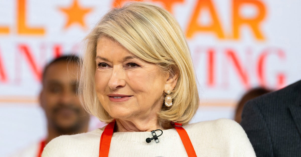 NextImg:Martha Stewart Finishes 'Pie Marathon' After Canceling Her Own Thanksgiving