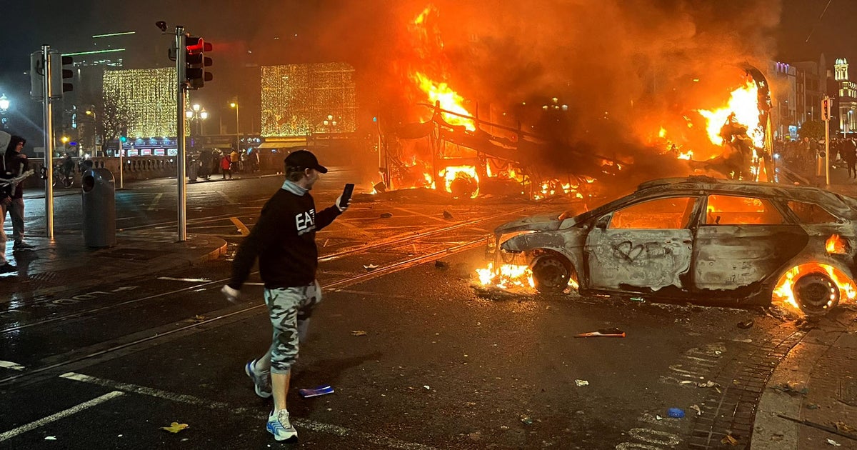 NextImg:Violent Clashes Break Out In Central Dublin After Stabbing That Injured 3 Children