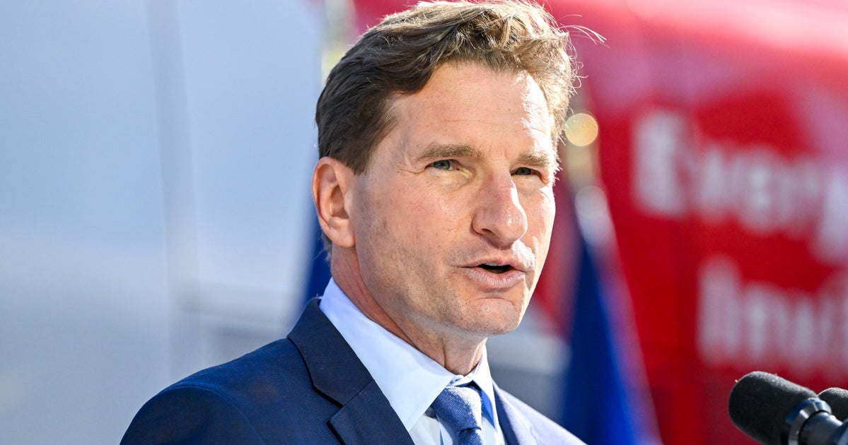 Le représentant Dean Phillips déclare qu’il ne cherchera pas à être réélu lors de la campagne 2024