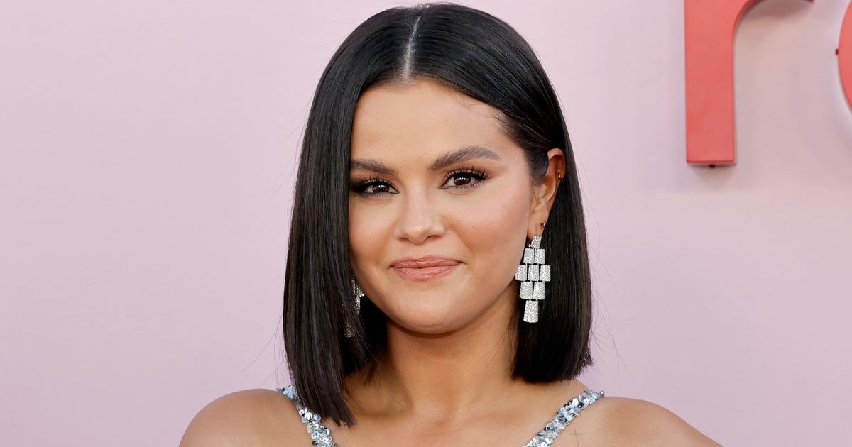 NextImg:Selena Gomez 'Doesn’t Feel Any Sort Of Pressure To Be In A Relationship,' Source Says
