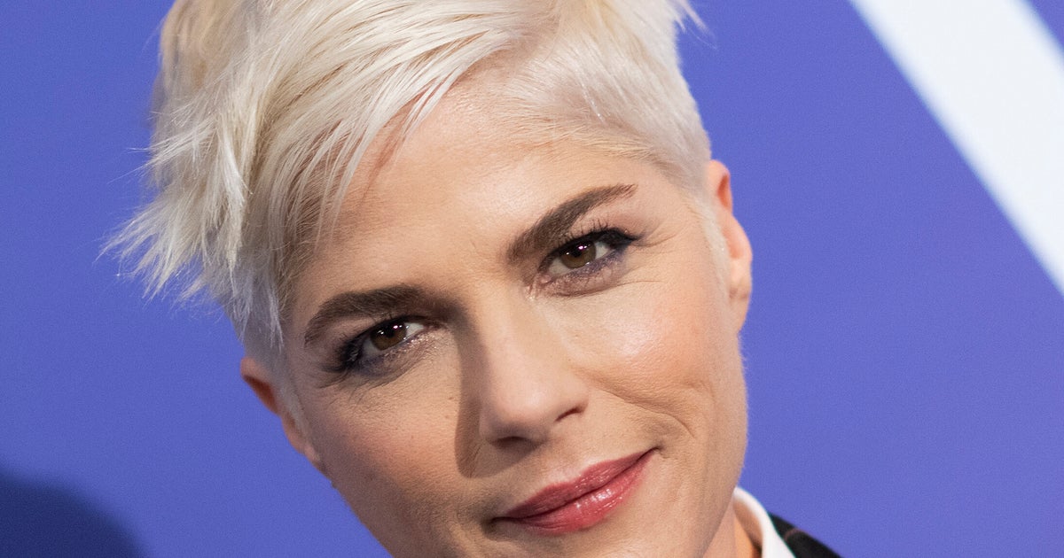 NextImg:Selma Blair Recalls Doctor Telling Her To Get A Boyfriend Amid MS Journey