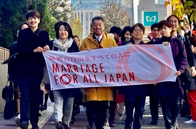 裁判所に向かう原告ら（2023年11月30日）