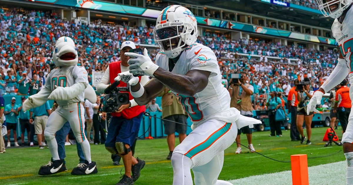 NextImg:NFL Videographer Suspended After Player Grabs His Phone For On-Field Celebration