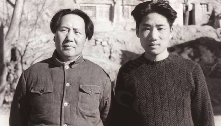 O Mάο Τσε Τουνγκ με τον γιο του Μάο Ανγίνγκ
