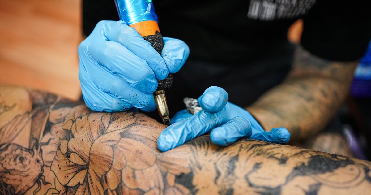 NextImg:The 1 Big Red Flag To Watch Out For When Picking A Tattoo Artist