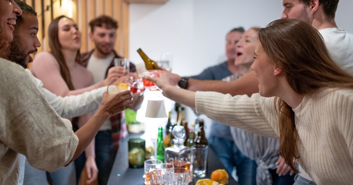 NextImg:Should You Let Your Teen Drink Alcohol As Long As It’s Under Your Roof? Experts Weigh In.