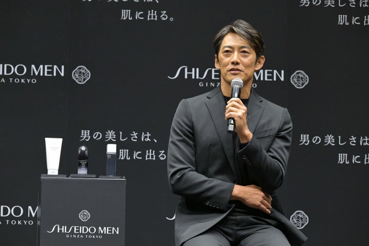 CM撮影の秘話や、自身のスキンケアについて語る反町隆史さん