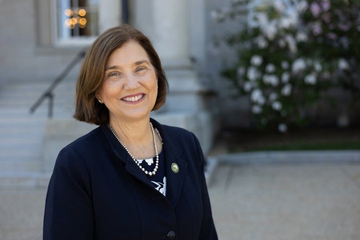Cinde Warmington represented a controversial network of pain management clinics, but her campaign maintains that lawyers should not be held responsible for their clients' actions.