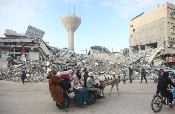 GAZA, PALESTINE - 2023/12/01: Palestinians ride on the back of a cart as they move towards safer areas following the resumption of Israeli strikes on Rafah in the southern Gaza Strip, after the expiration of a seven-day truce between Israel and Hamas militants. A temporary truce between Israel and Hamas expired on December 1, with the Israeli army saying combat operations had resumed, accusing Hamas of violating the operational pause. (Photo by Ahmed Zakot/SOPA Images/LightRocket via Getty Images)