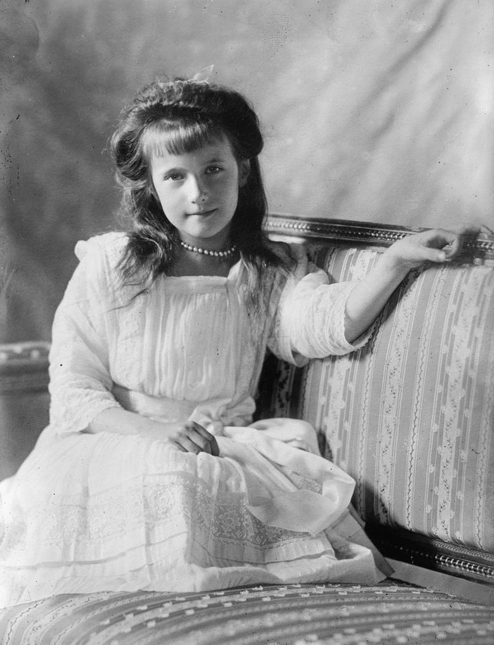 Μεγάλη Δούκισσα Αναστασία Νικολάεβνα της Ρωσίας, περίπου 1908-1910(;). Η Αναστασία Νικολάεβνα (1901-1918) ήταν η μικρότερη κόρη του τσάρου Νικολάου Β΄ και της τσαρίνας Αλεξάνδρας της Ρωσίας. Μαζί με την υπόλοιπη αυτοκρατορική οικογένεια δολοφονήθηκε το 1918