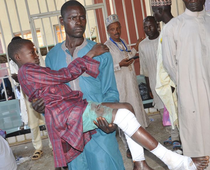 Θύμα επίθεσης μη επανδρωμένων αεροσκαφών του στρατού δέχεται θεραπεία σε νοσοκομείο στην Καντούνα της Νιγηρίας, Τρίτη 5 Δεκεμβρίου 2023