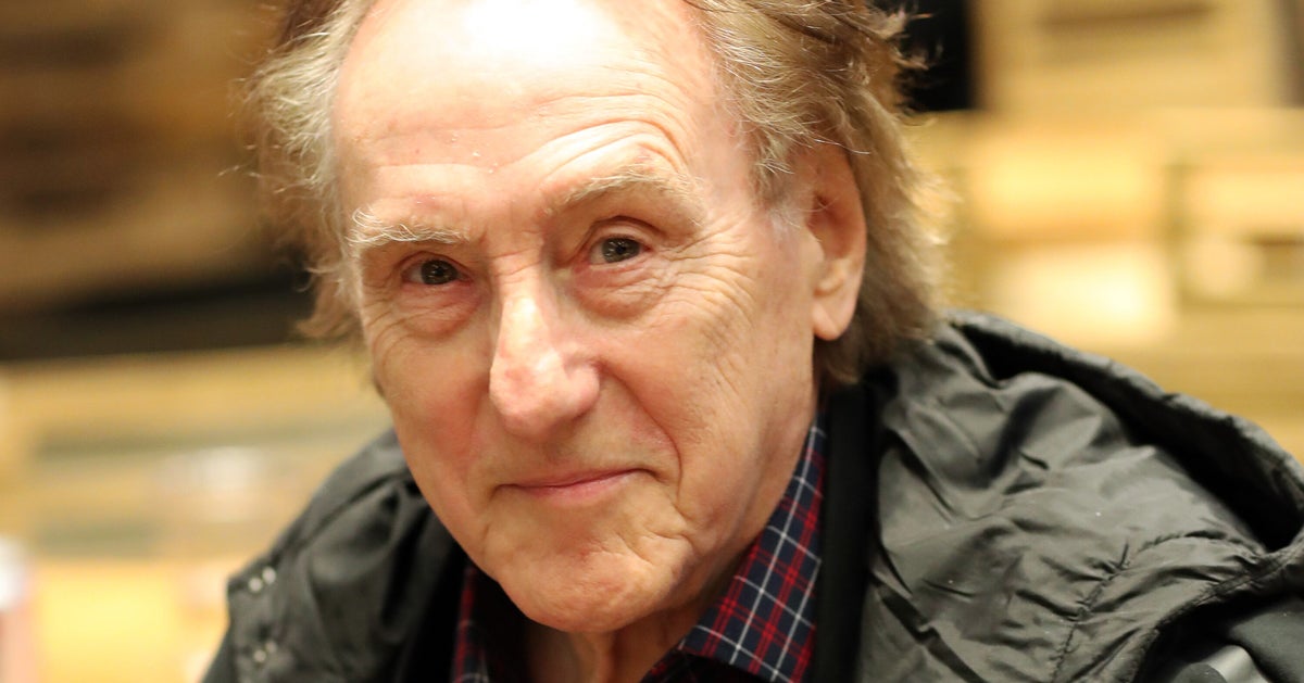 NextImg:Denny Laine, Former Member Of Paul McCartney's Wings, Dead At 79